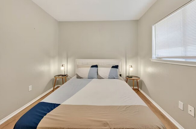 Foto del edificio - 16402 Parkway Dr