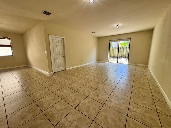 Foto del edificio - 9136 SW 227th Terrace