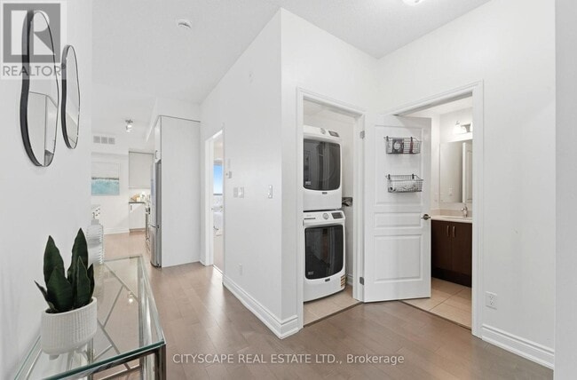 Building Photo - 3170 Erin Mills Pkwy