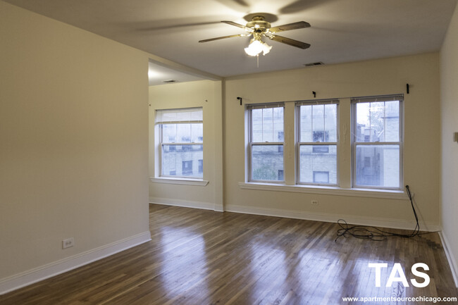 Foto del edificio - 3529.5 North Broadway