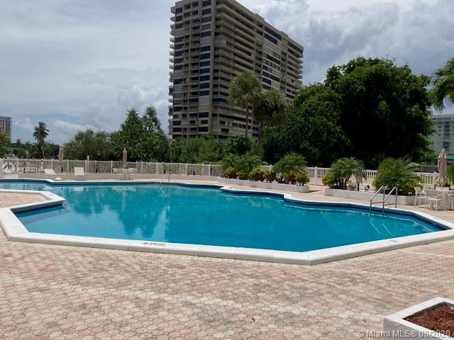 Building Photo - 11111 Biscayne Blvd