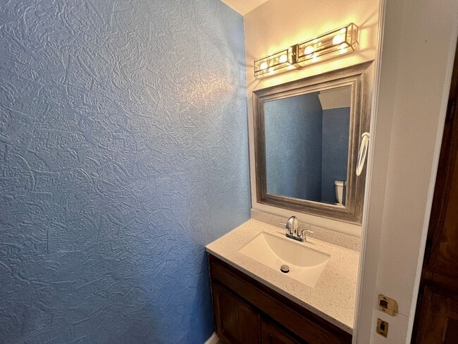 Building Photo - Move in Bonus $500 Rent $2,200 Alluvial & ...