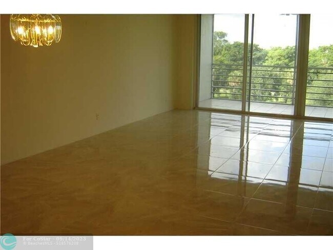 Building Photo - 575 Oaks Ln