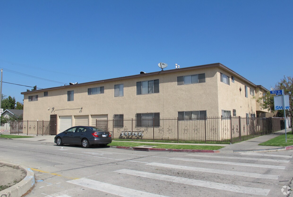 Primary Photo - 9721 S San Pedro St