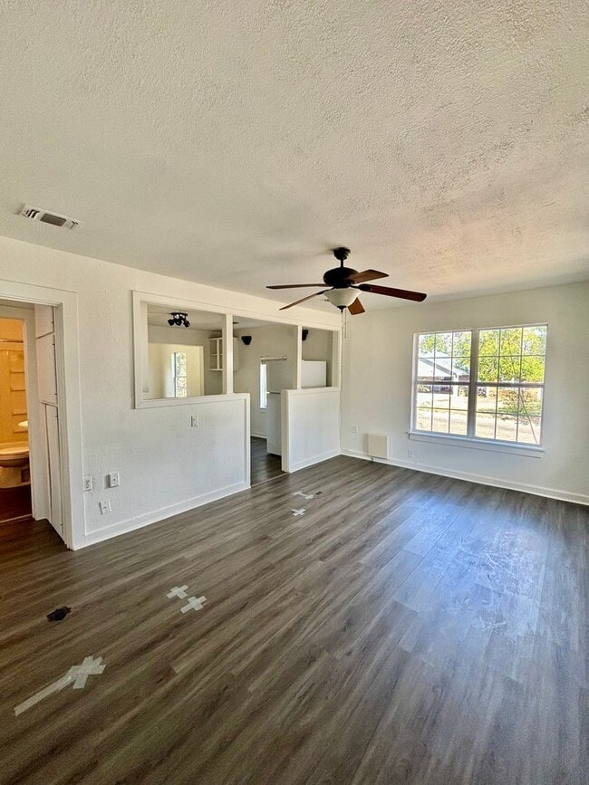 Building Photo - Coming Soon!! Charming 2bed/1bath!!