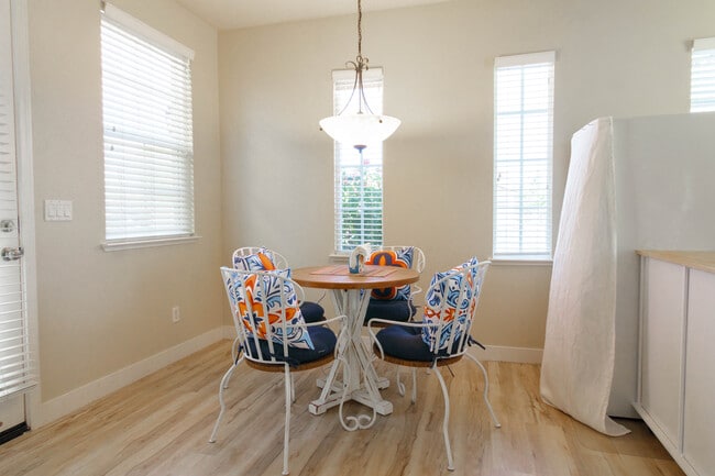 Building Photo - 171 Fennel Ct
