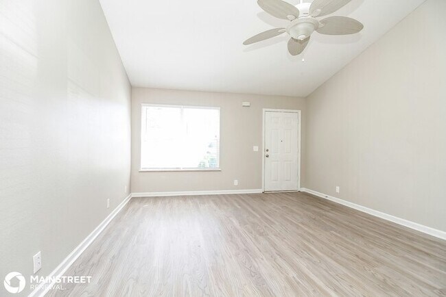 Building Photo - 906 Tom Hailey Blvd