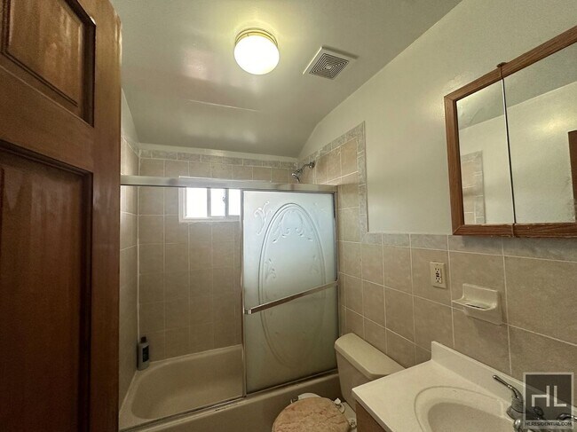 Building Photo - 122 PLACE