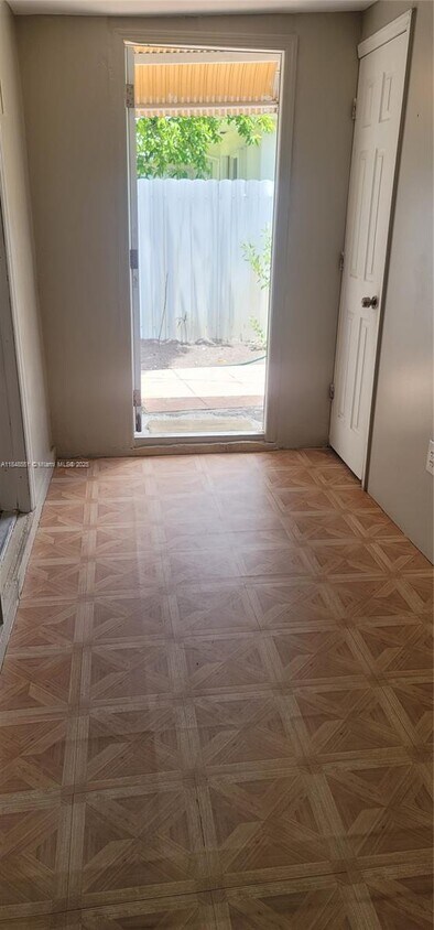 Foto principal - 760 NE 166th St