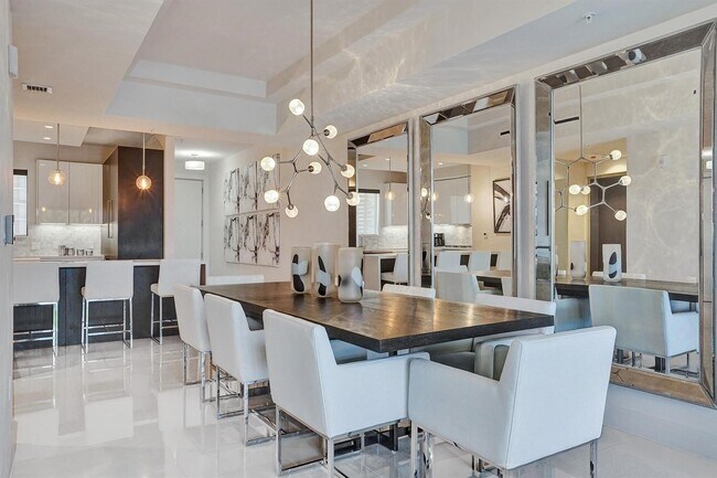 Building Photo - 3040 N Ocean Blvd