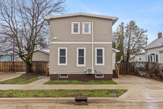 Building Photo - 1836 Lakeshore Dr