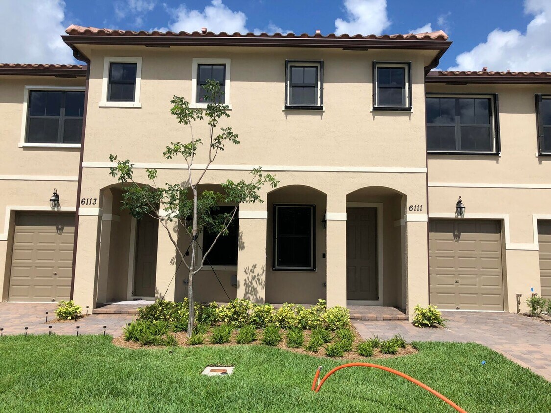 Primary Photo - 6111 Bangalow Dr