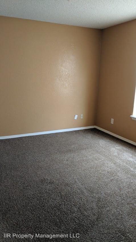 Building Photo - 3 br, 2 bath House - 1028 Ivy Dr