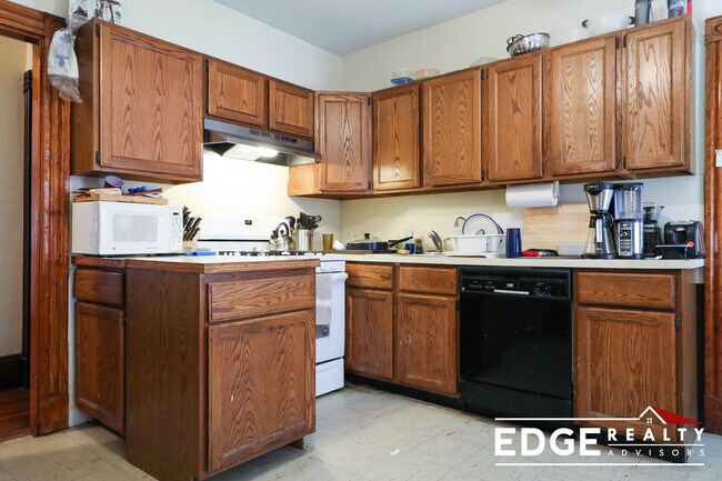 Building Photo - 52 Coolidge Rd