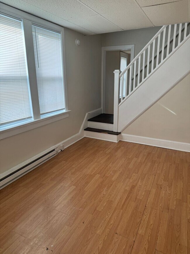 Building Photo - 705 Forest Dr