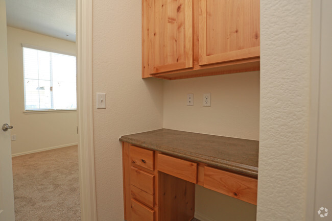 2BR, 2BA - Breckenridge Built in Desk - Gateway North Apartments