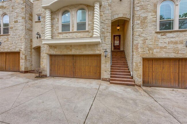 Building Photo - 3907 Cole Ave