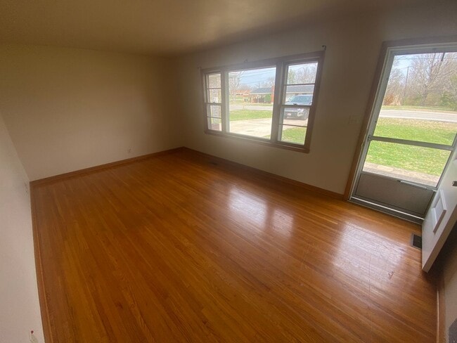 Building Photo - 404 Vosswood Dr
