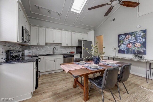 Building Photo - 2 br, 2 bath Duplex - 411 Pine Street Nort...