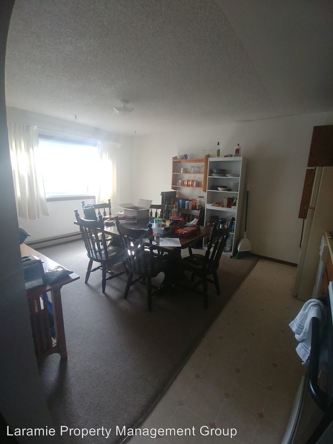 Foto del edificio - 1537 E Person St