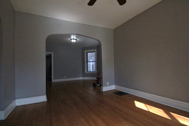 Building Photo - 951 N Drake Ave