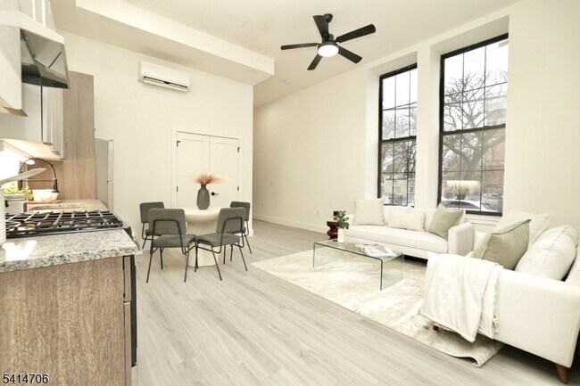 Foto del edificio - 536 Central Ave