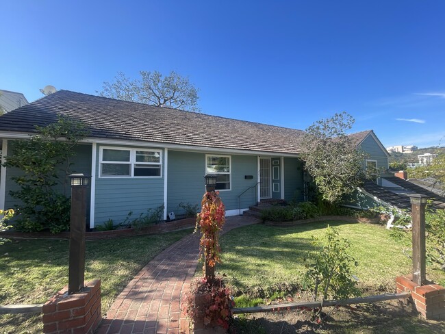 Building Photo - 321 S Thurston Ave