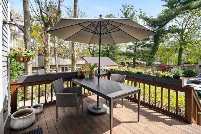 Building Photo - 20 Maple Ave