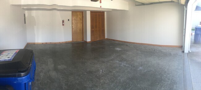Building Photo - 2507 Crestline Cir