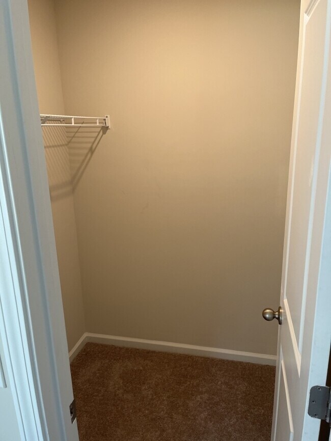 Foto del edificio - Brand New 4 Bedroom in Duncan
