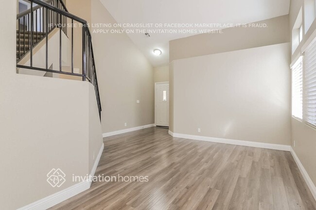 Building Photo - 453 Mayan Dr