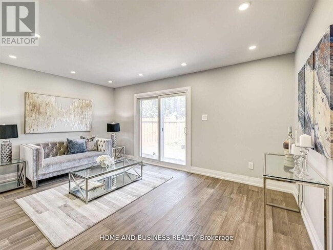 Building Photo - 470 Louis Dr