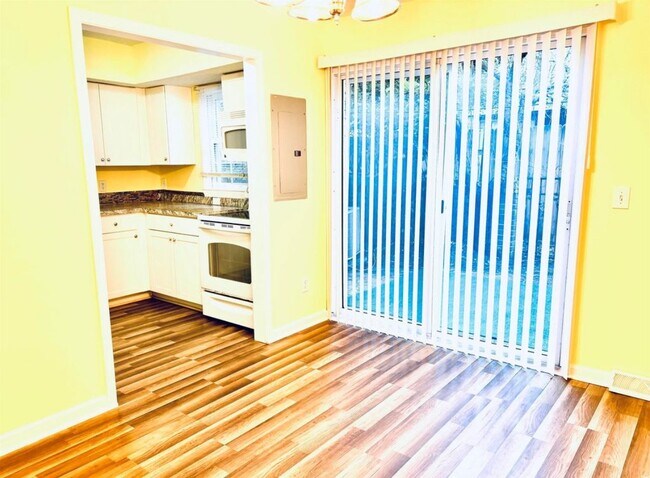 Foto del edificio - 513-565 65th Ave N