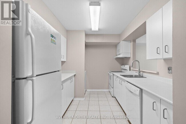 Building Photo - 318 Lorry Greenberg Dr