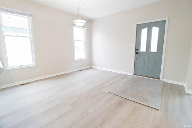 Building Photo - 1609 S Van Buren St