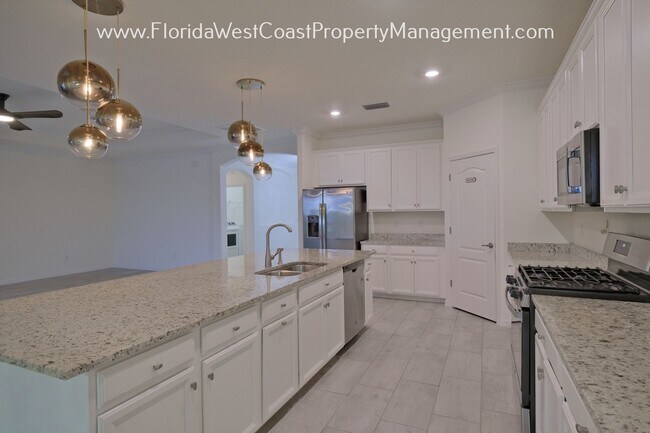Building Photo - OUTSTANDING POLO RUN POOL HOME! 3 BEDROOMS...