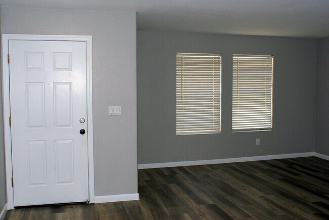 Foto del edificio - 517 Osprey Dr