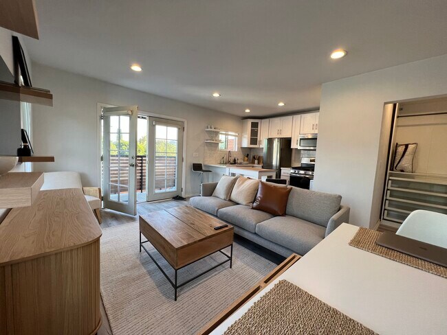 Foto del edificio - 3125 Silver Lake Blvd