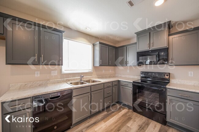 Foto del edificio - 1366 Maxwell Cir