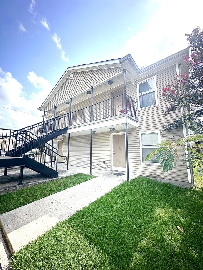 Building Photo - 5177 Mount Shasta Dr