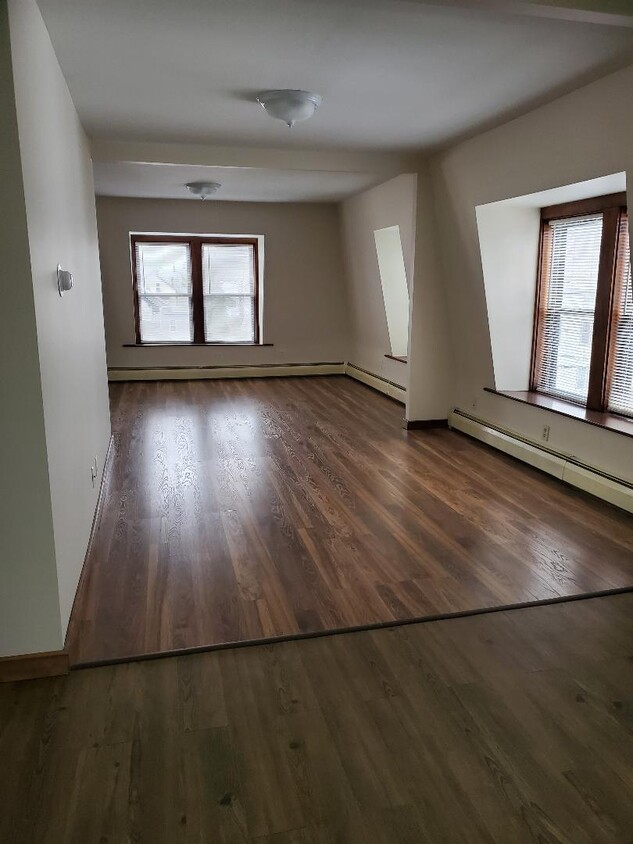 Primary Photo - 448 Coggeshall St