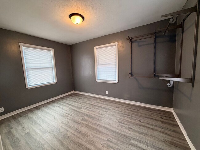 Building Photo - N 14th St Triplex