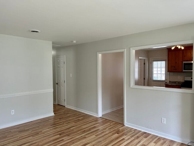 Building Photo - Charming 3 bedroom, 2.5 bath cottage within minutes to Shoppes at Willow Lawn, Carytown