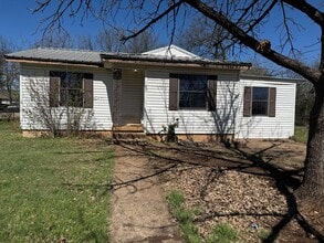 Building Photo - 201 McLennan Rd