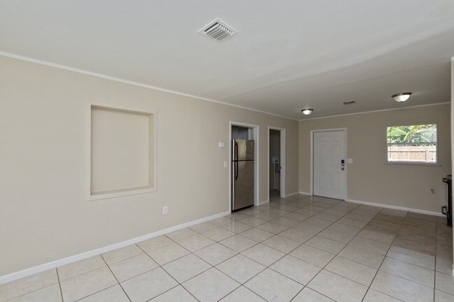 Building Photo - 1297 NW Charlie Green Dr