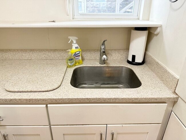 Building Photo - 2 Rockland Cir