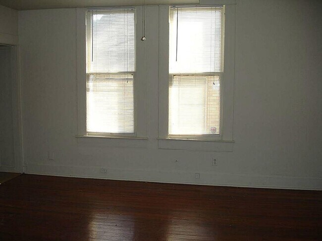 Foto del edificio - 315 W 21st St