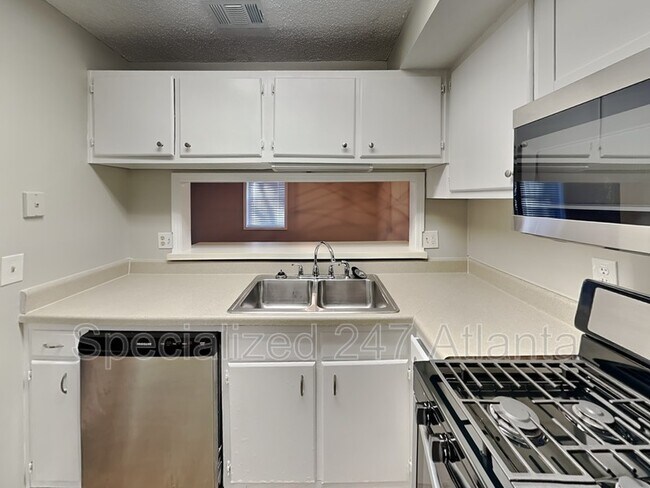 Building Photo - 5022 Hawthorne Ct