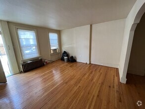 Building Photo - 722 S Hutchinson St