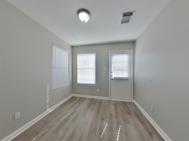 Foto del edificio - 614 Harpswell Ln